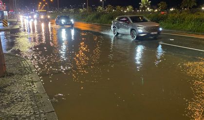 Rize'de sağanak cadde ve sokakları göle çevirdi