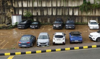 Trabzon'da metrekareye 50 kilogram yağış hasara yol açtı