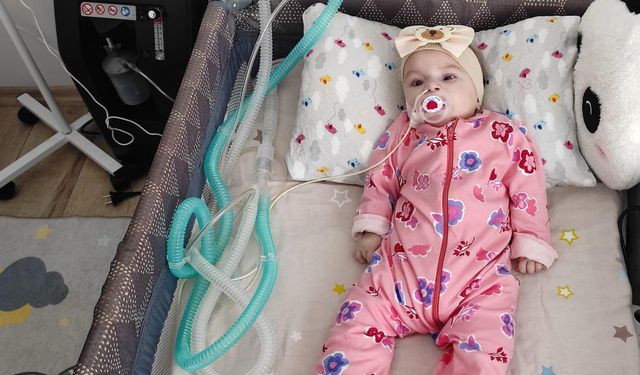 8 makineye bağlı SMA hastası Amine Ravza bebek, hayata tutunmaya çalışıyor