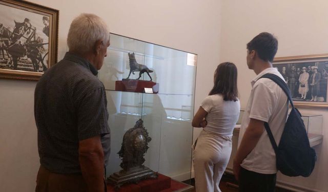 Merih Demiral’a ceza sonrası müzedeki 'Bozkurt' heykeline ilgi arttı
