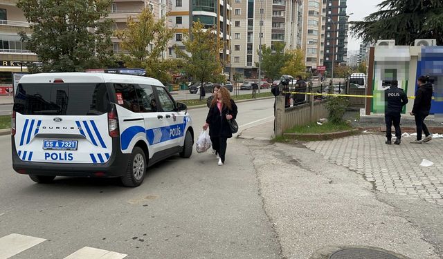 ATM'de işlem yaparken boynundan tabancayla vuruldu