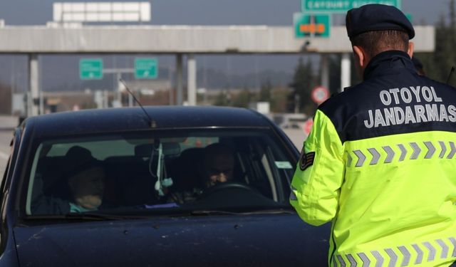 Bolu'da Otoyol Jandarması'ndan Anadolu Otoyolu'nda trafik denetimi