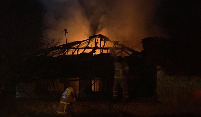 Karabük'te ev yangını: 1 kişi dumandan etkilendi