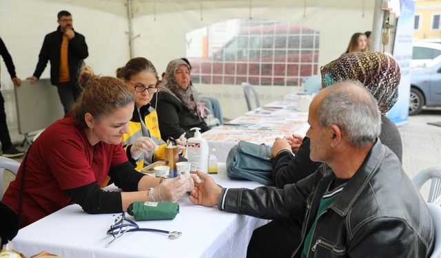 Samsun’da vatandaşlara ücretsiz kan şekeri ölçümü yapıldı