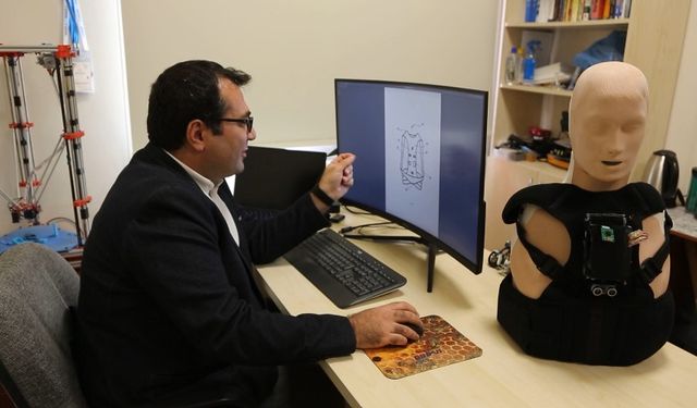 Görme engelli bireylerin hayatını kolaylaştıracak yapay zeka destekli giyilebilir rehber tasarlandı