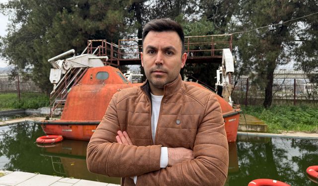 Vücut sıcaklığını koruyan 'İmmersion süit' ile denizde canlı kalma eğitimi alıyorlar