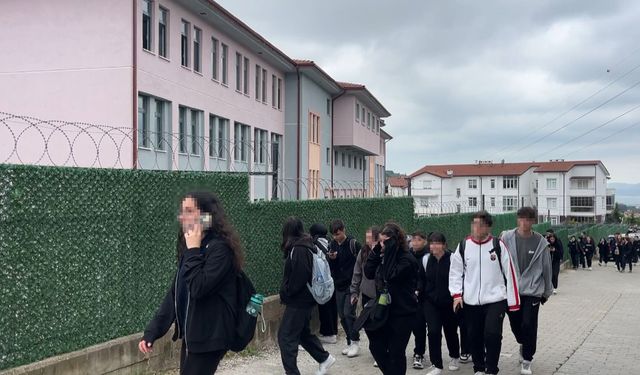 4’üncü kattan düşen liseli ağır yaralandı