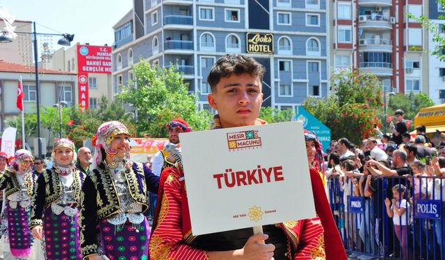 8 ton mesir macunu 20 dakikada halka saçıldı / Ek fotoğraflar