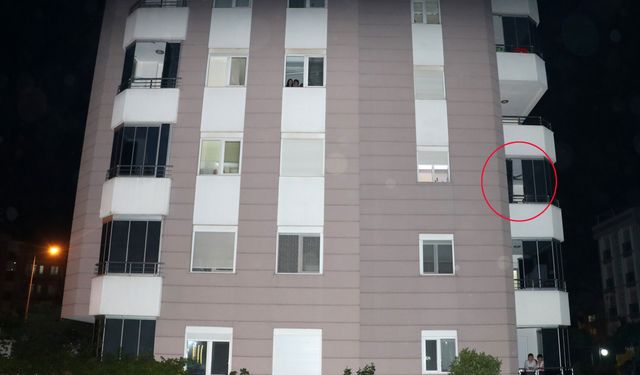 Anne- babasını eve kilitledi, polis kapıyı kırıp içeri girdi