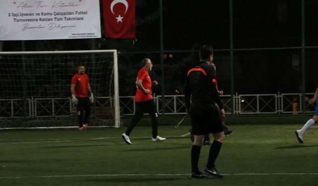 Bakan Işıkhan'dan '1 Mayıs Futbol Turnuvası Finali'nde başlama vuruşu