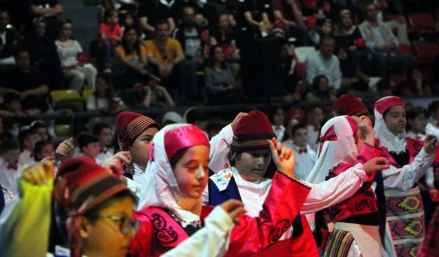 Bolu’da renkli bayram gösterisi