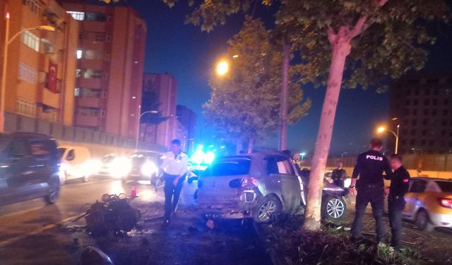 Diyarbakır'da otomobil, refüje çarptı: 3 yaralı