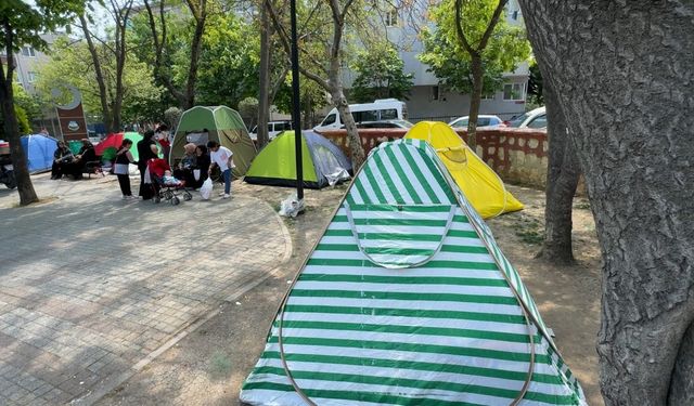 İstanbul- Avcılar'da evlerine girmekten çekinenler çadırlarda kalmaya devam ediyor