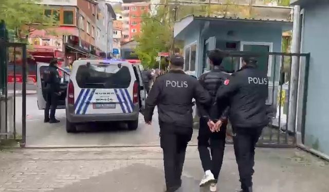 İstanbul - 'Valinin yeğeniyim' diyen çakarlı araç sürücüsüne 146 bin lira ceza