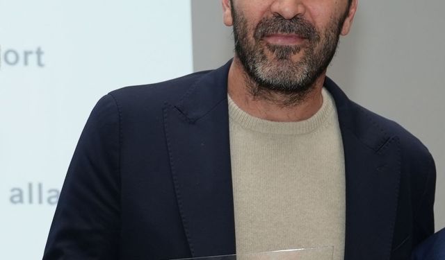 İtalya’da düzenlenen ‘Inside The Sport 2025’ gecesinde Türk gazeteci Keşaplı da ödül aldı