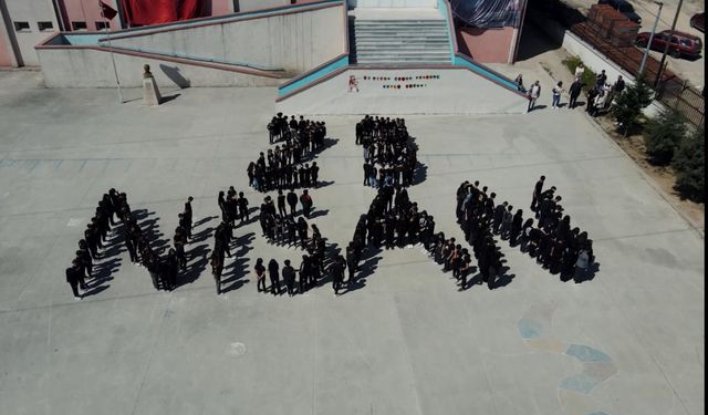 Karabük’te öğrencilerden 23 Nisan’a özel koreografi