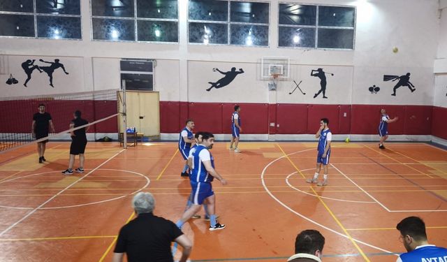 MÜDAD, voleybol turnuvasına galibiyetle başladı