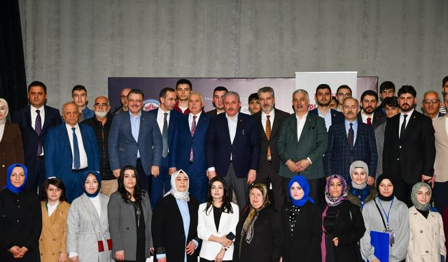 Mustafa Şentop, Gençlik Akademisi'nin konuğu oldu