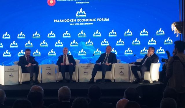 'Palandöken Ekonomi Forumu'nda konuşan Cevdet Yılmaz: Ulusal ve uluslararası ölçekte ekonominin en büyük düşmanı belirsizliktir