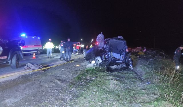 Rize’de hafif ticari araç takla attı: 3 ölü, 2 yaralı