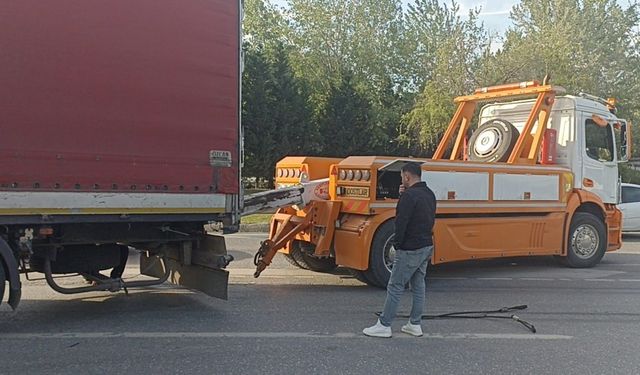 Sakarya'da 4 aracın karıştığı zincirleme kaza; 1 yaralı