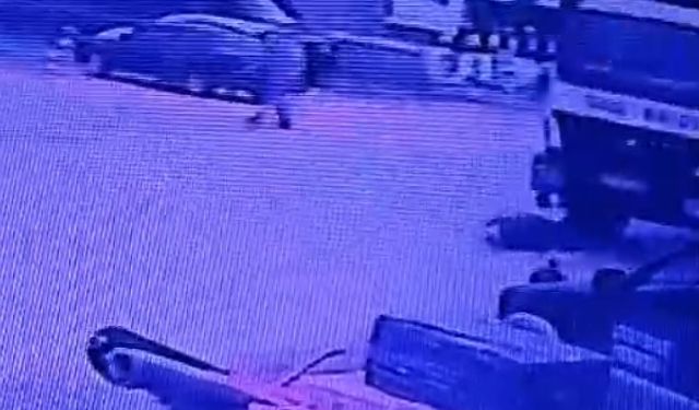 Sakarya'da çöp kamyonunun altında kalan yaya öldü; kaza anı kamerada