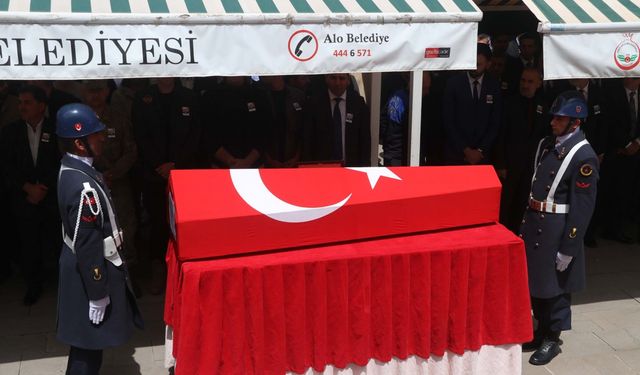 Şehit astsubay son yolculuğa uğurlandı