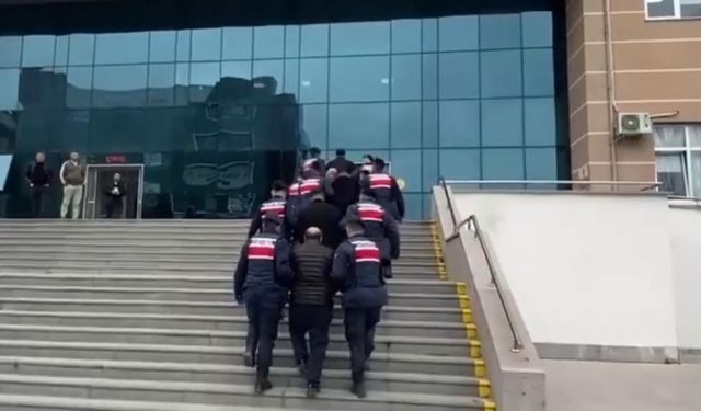 Sosyal medyada tuzağa düşürdükleri kişilere şantaj yapıp 8 milyon TL kazanç sağlayan 5 şüpheli tutuklandı