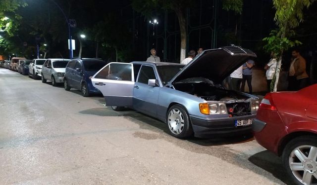 13 araca zarar veren, akli dengesi yerinde olmayan şüpheli, hastaneye yatırıldı