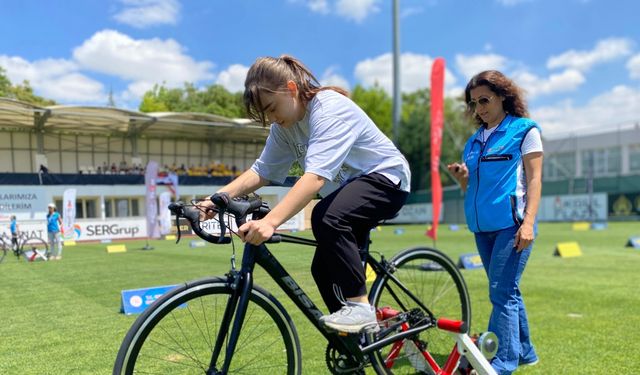 'Ankara’da Spor Zamanı - Üç Nesil Spor Yapıyor' şenliği Etimesgut Atatürk Stadyumu’nda düzenlendi / Video eklendi