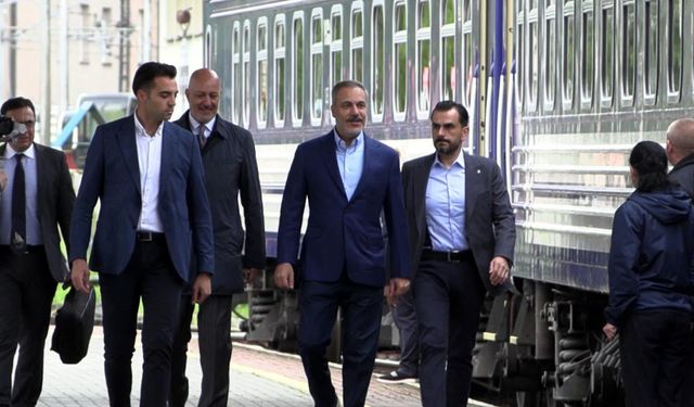 Bakan Fidan, Ukrayna ziyareti için trenle Polonya'dan Kiev'e hareket etti / Geniş haber