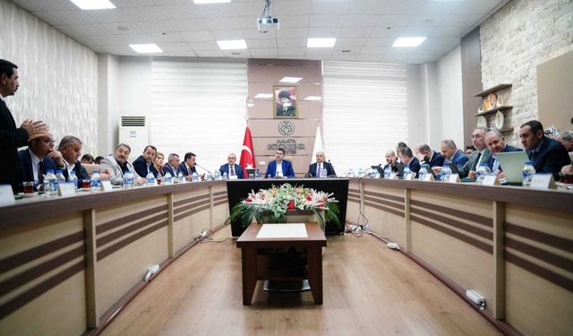 Bakan Kurum: Özgür Bey etrafına baksın yapılanları iyi görür