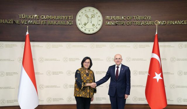 Bakan Şimşek, Endonezyalı mevkidaşı Indrawati ile buluştu
