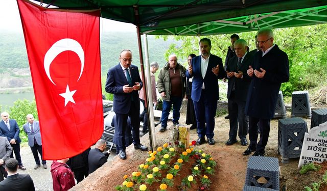 Bakan Uraloğlu’ndan şehit ailesine ziyaret