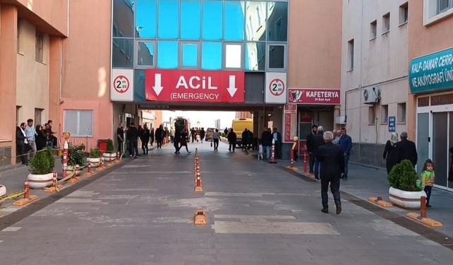 Batman'da 40 liseli kantinde yedikleri tavuk dönerden rahatsızlanıp, hastaneye başvurdu