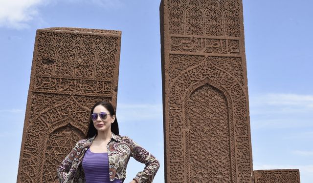Beş Minare Film Fesitvali’ne katılan Sanatçılar Nemrut Gölü ve Selçuklu Mezarlığını gezdi