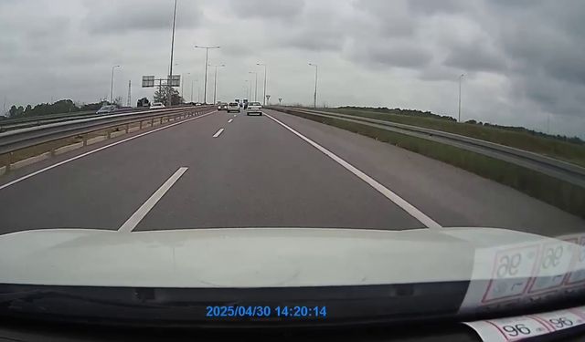 Bölünmüş yolda otomobiliyle ters yönde ilerledi; o anlar kamerada