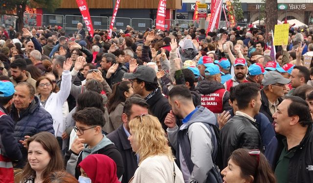 Bursa'da 1 Mayıs, 'Moğollar' konseriyle kutlandı