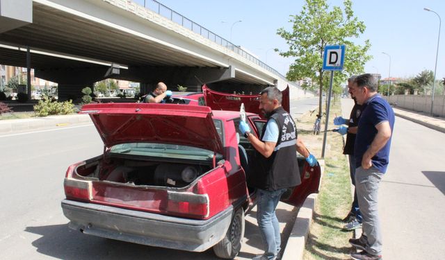 Çaldığı otomobilin yakıtı bitince, çalışır durumdaki başka otomobili çaldı