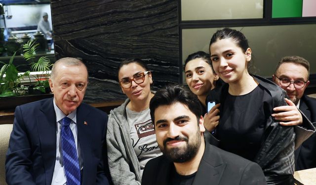 Cumhurbaşkanı Erdoğan bir kafede vatandaşlarla sohbet etti