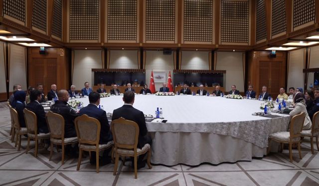 Cumhurbaşkanı Erdoğan: Tüm çalışanlarımızla Türkiye'yi çok daha güçlü yarınlara taşıyacağız