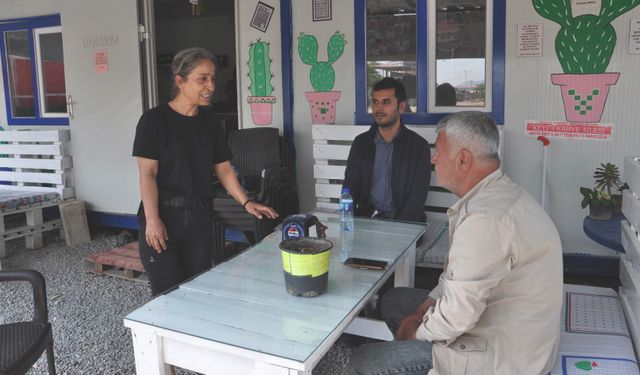 Depremzede kadınlar, 1 Mayıs’ta da mesaiye devam etti