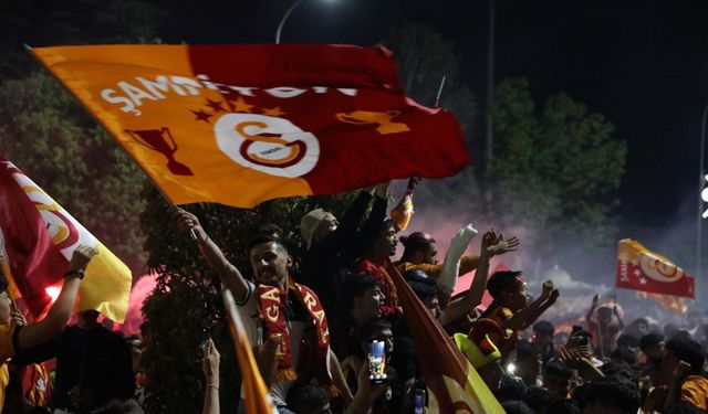 Gaziantep’te Galatasaraylı taraftarların davullu-zurnalı şampiyonluk coşkusu