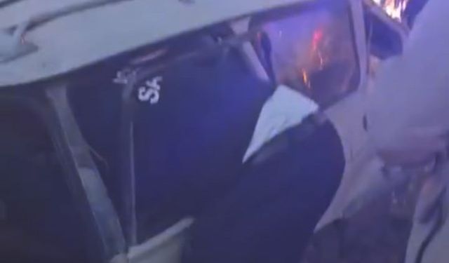 Gaziantep’te kamyonet ile otomobil çarpıştı: 3 yaralı