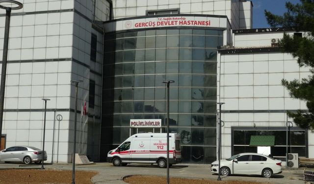 Hafif ticari araç, şarampole yuvarlandı: 1 ölü, 2 yaralı