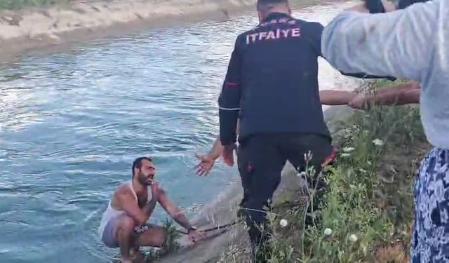 Hafif ticari araçla suluma kanalına uçtu, yardımları reddetti