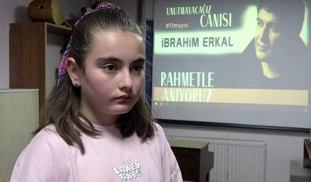 İlkokul öğrencileri, İbrahim Erkal'ı şarkılarıyla andı