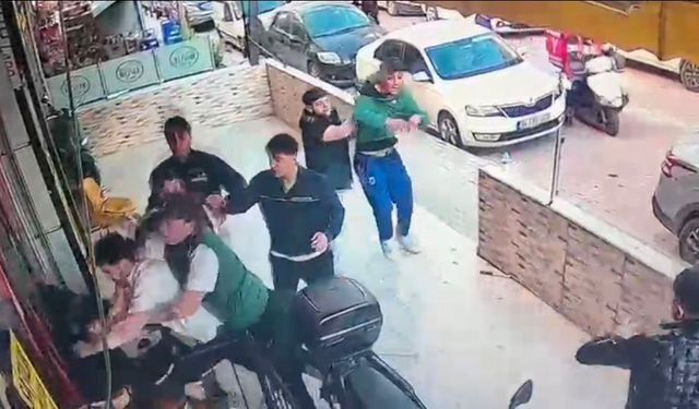 İstanbul - Avcılar’da internet kafede bıçaklı kavga kamerada