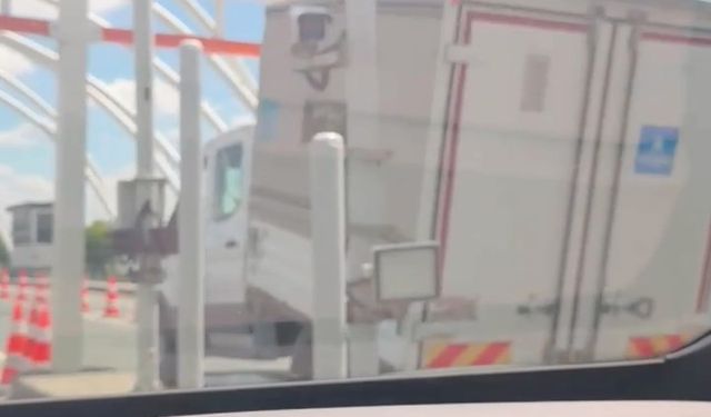 İstanbul - Avrasya Tüneli'nde kaza: Kamyonetin yüksekliğini hesaplayamayıp uyarı levhasına çarptı