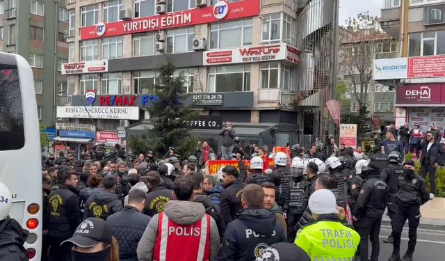 İstanbul- Beşiktaş'tan Taksim Meydanı'na çıkmak isteyen gruba polis izin vermedi